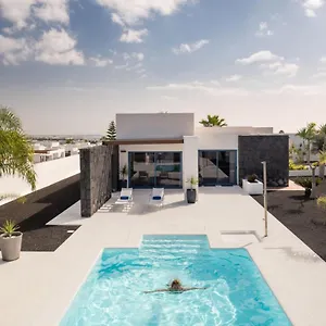 https://villa-julia-playa-blanca-lanzarote.in-canary-islands.com